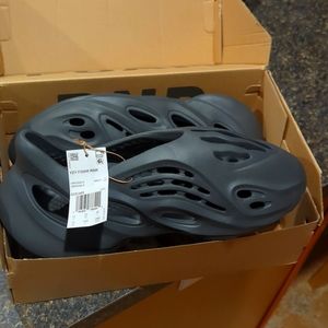Yeezy Foam RNR